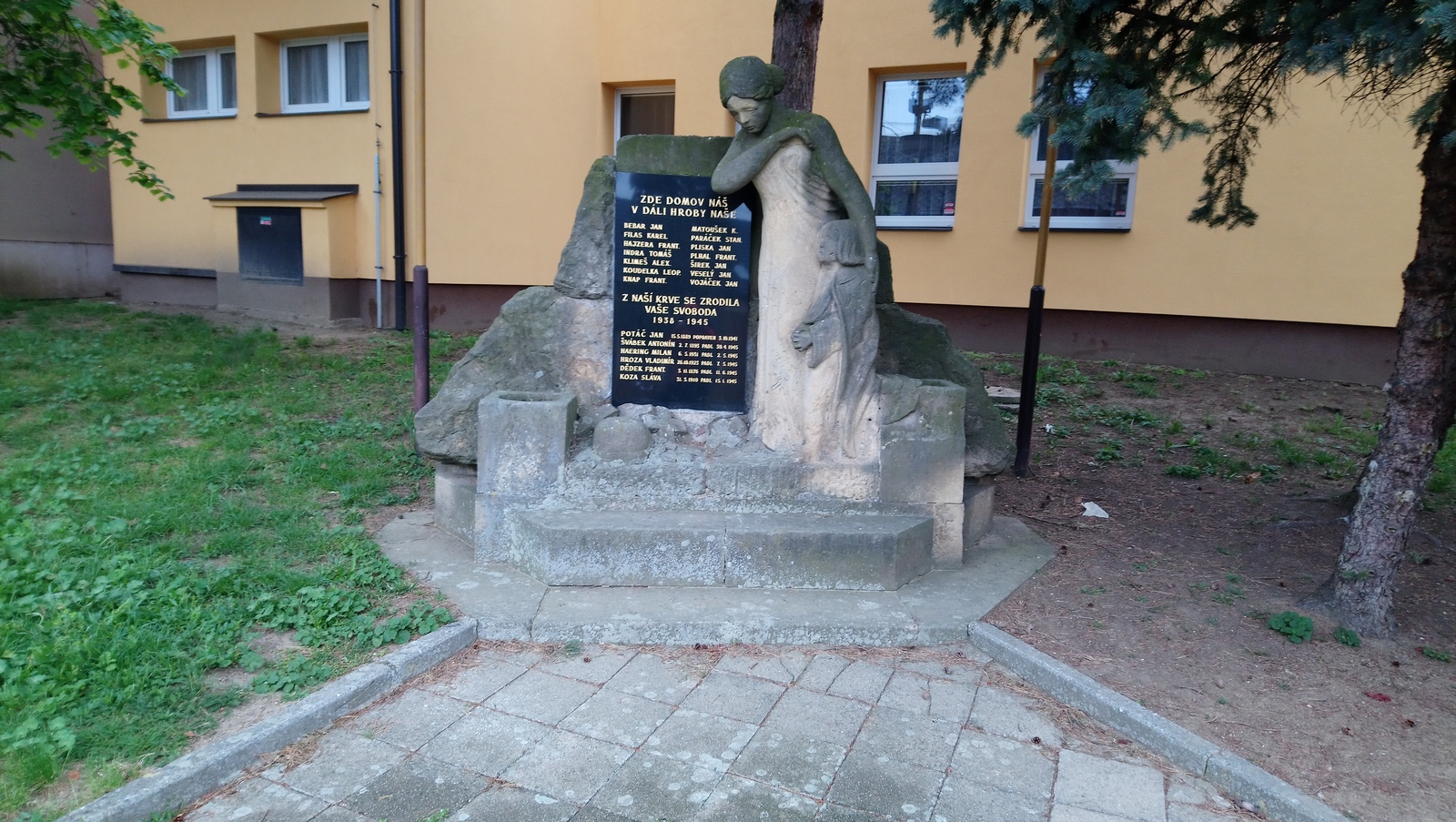 Pomník obětem 2. sv. v. u Adélky